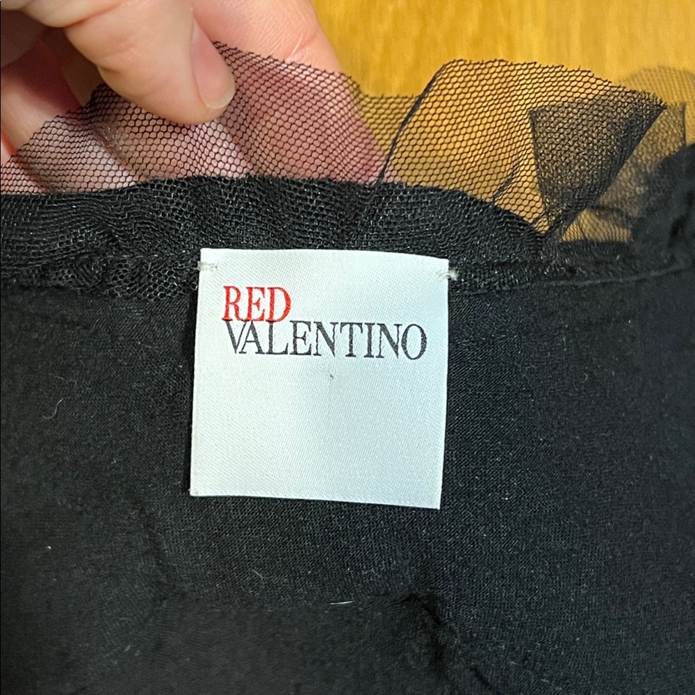 Red Valentino black sequin scoop V neck short sleeve shirt with netted ruffles - Picture 4 of 8